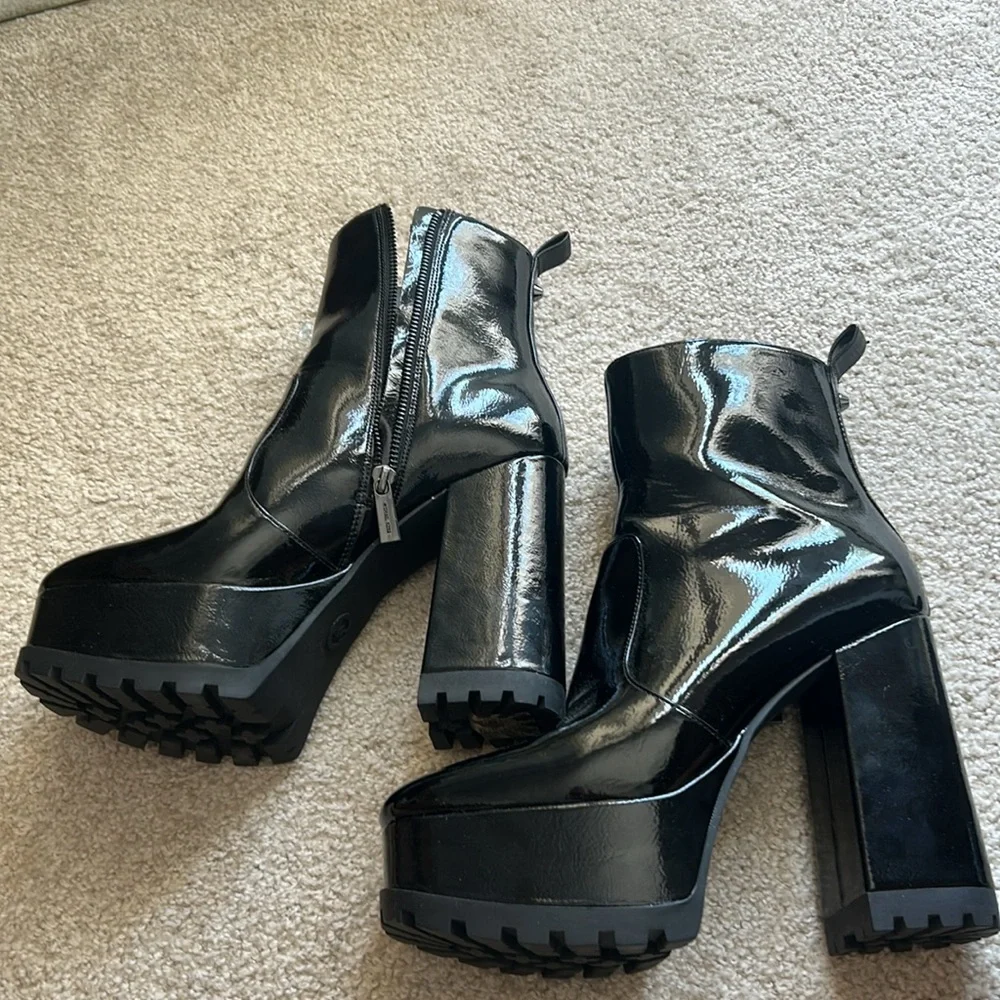 New Michael Kors Enya Platform faux patent leather boots